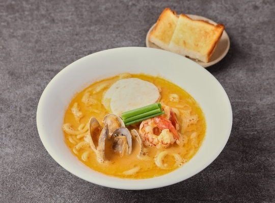 南蛮エビとあご出汁の濃厚スープらぁー麺の画像